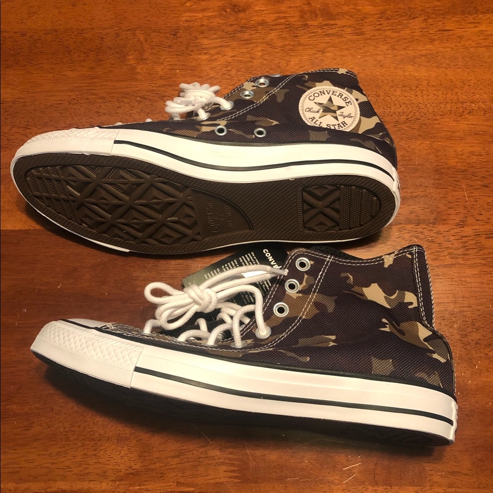 NEW! Never worn w/tags. Camo CONVERSE m 7, w 9